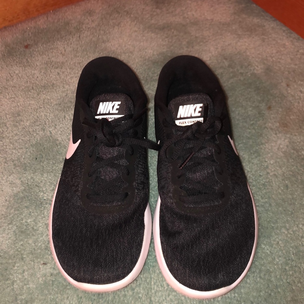 Nike flex contact black sneakers